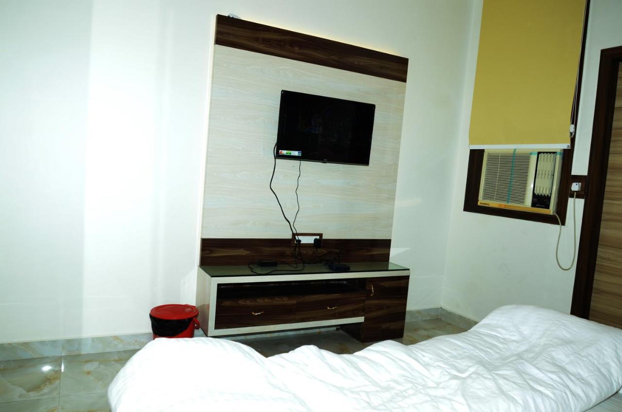 Hotel Paradise Inn Auraiya Экстерьер фото