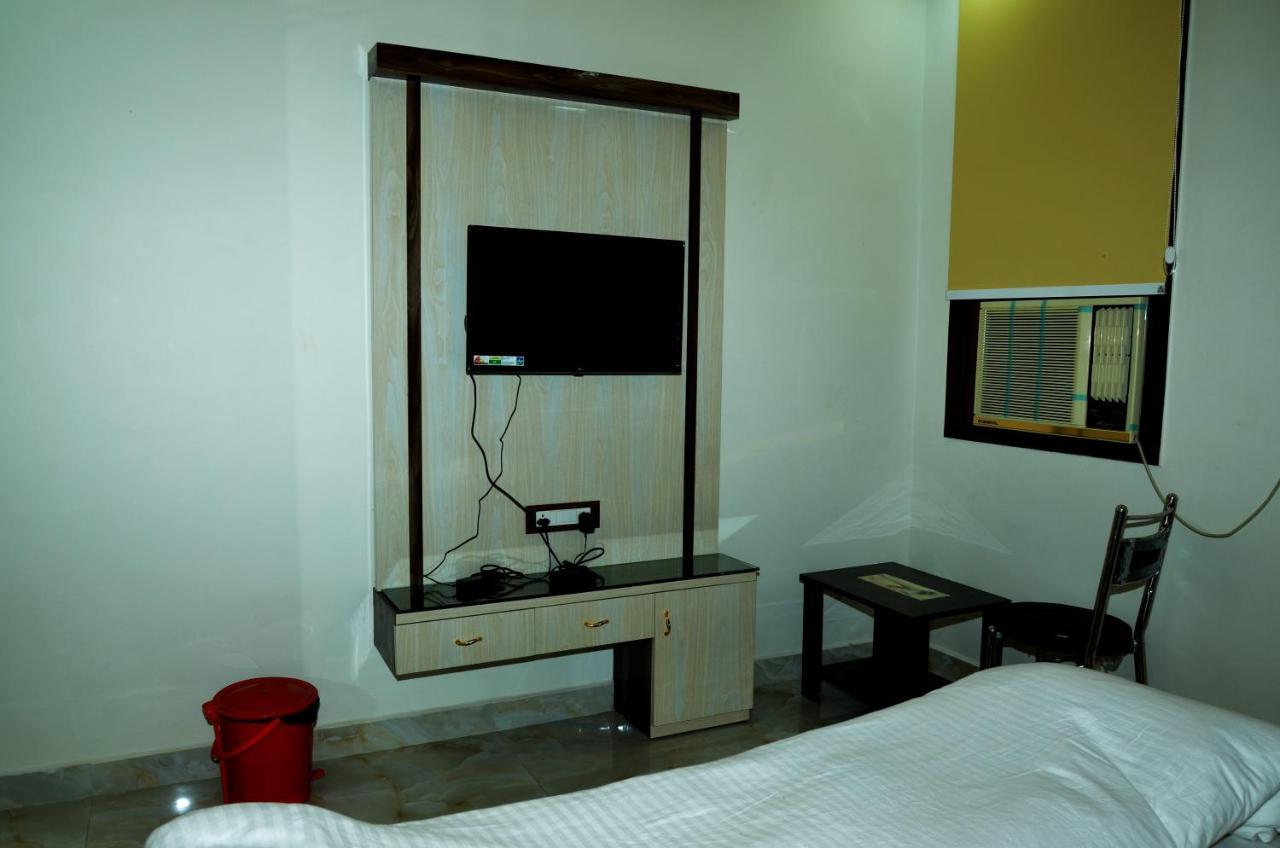 Hotel Paradise Inn Auraiya Экстерьер фото